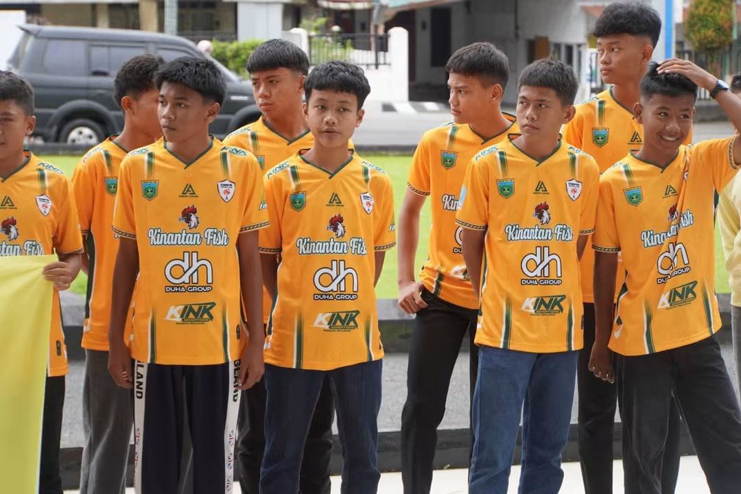 Tim SSB KINK Kota Padang Panjang saat pelepasan.